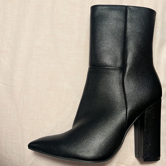 Brand NIB Womens 7.5 quarter zip heeled boots - Picture 2 of 4